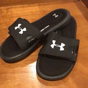 Under armor flip flop